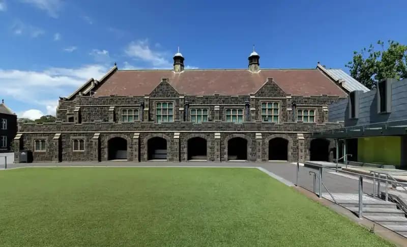 Illustrative campus setting for Colegio San Isidro Labrador in Buenos Aires