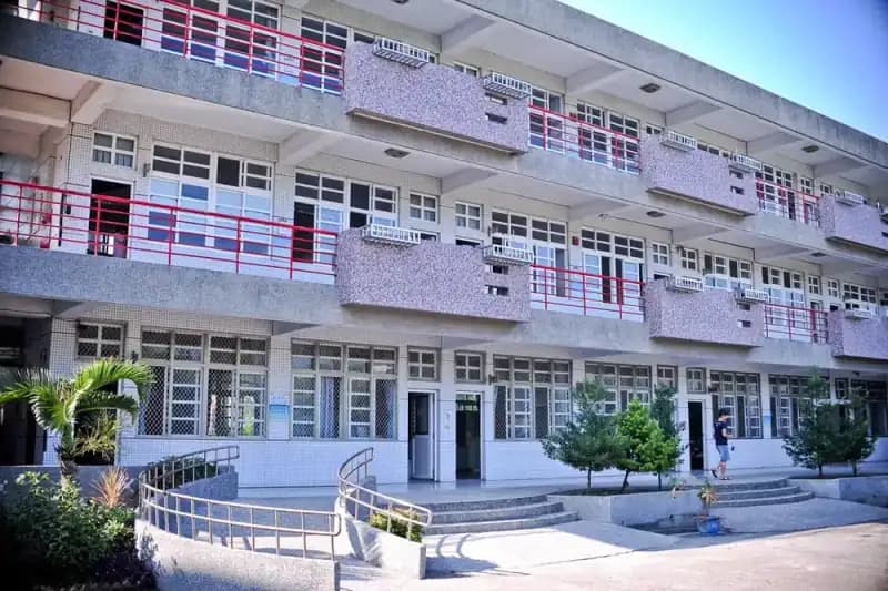 Illustrative campus setting for Farzanegan High School in Tehran
