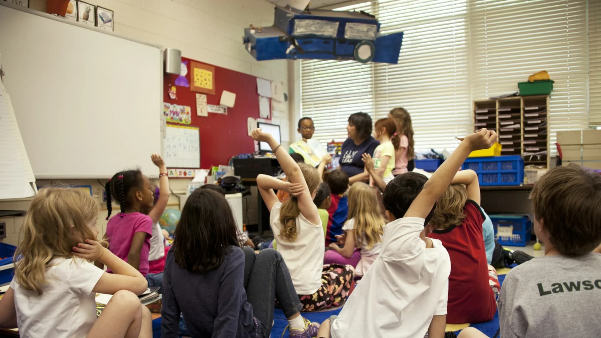 How a parent experiences academics, curriculum, and lesson planning Illustrative school scene for How a parent experiences academics, curriculum, and lesson planning