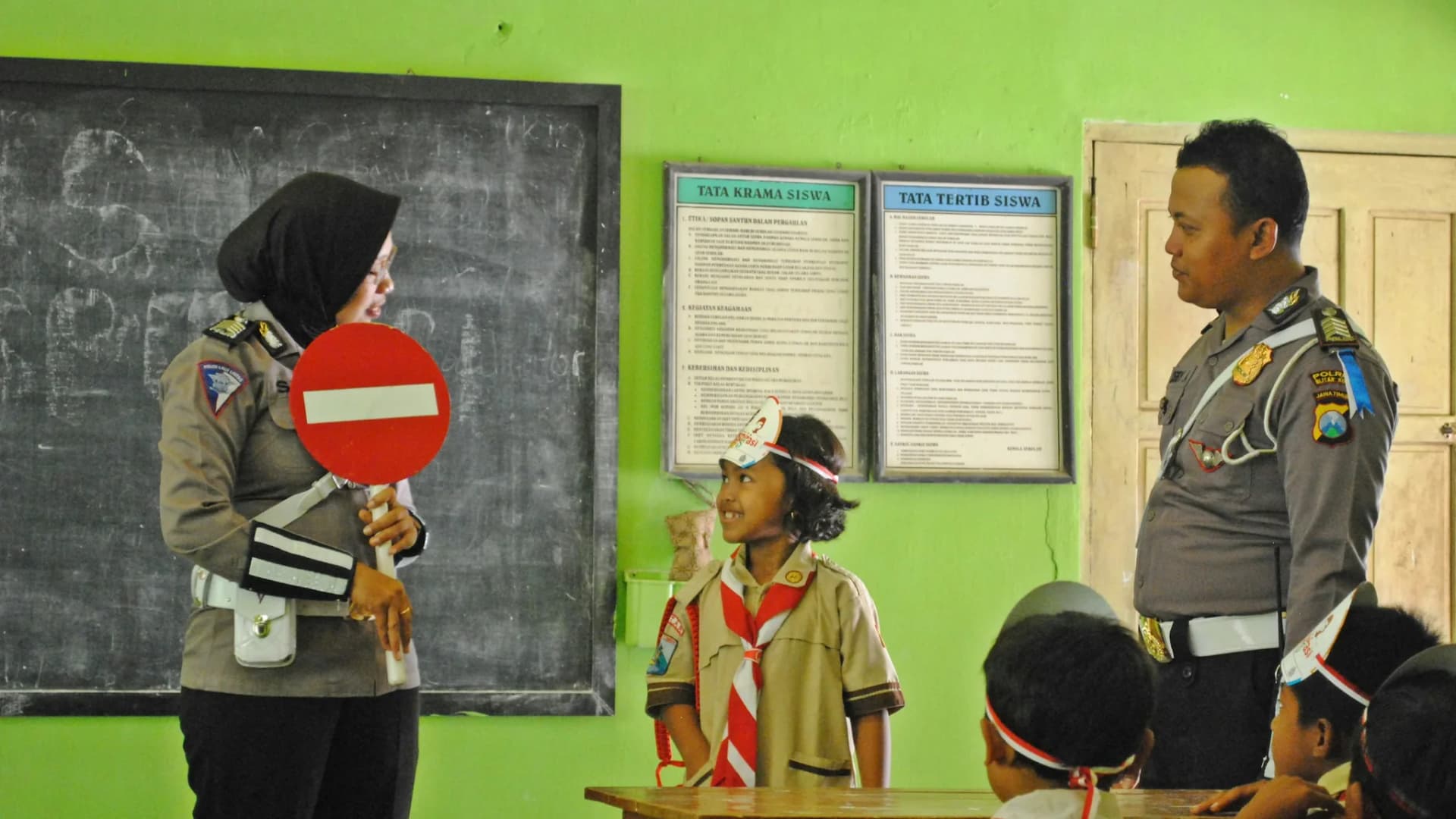 Ways to reduce manual work in admissions and enrollment Illustrative school scene for Ways to reduce manual work in admissions and enrollment