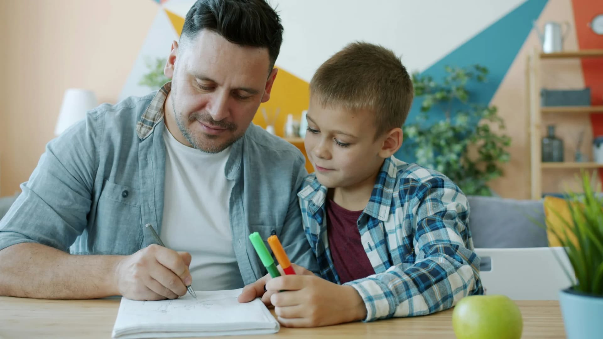 A checklist for discussing parent portals and family communication Illustrative school scene for A checklist for discussing parent portals and family communication