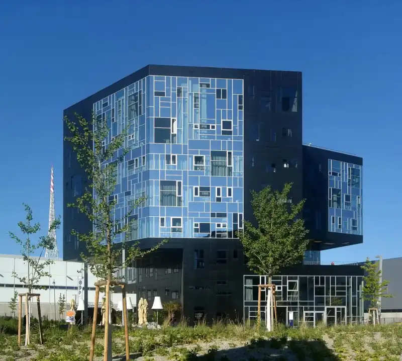 Illustrative campus setting for Escola Secundária Camões in Lisbon, Portugal